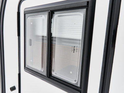 2 fenêtres latérales