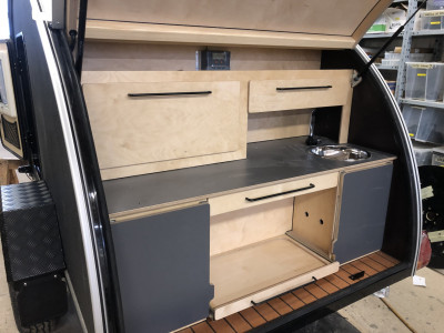 Bandeja extraíble para una nevera portátil